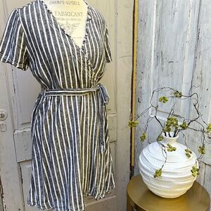 SUSINA, BALCK AND WHITE STRIPPED DRESS. Size M